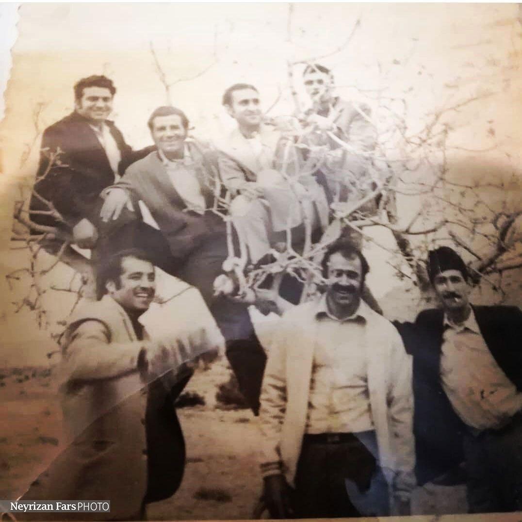 جمعی دوستانه در باغهای پلنگان بیش از ۵۰ سال پیش جمعی دوستانه در باغهای پلنگان بیش از ۵۰ سال پیش
