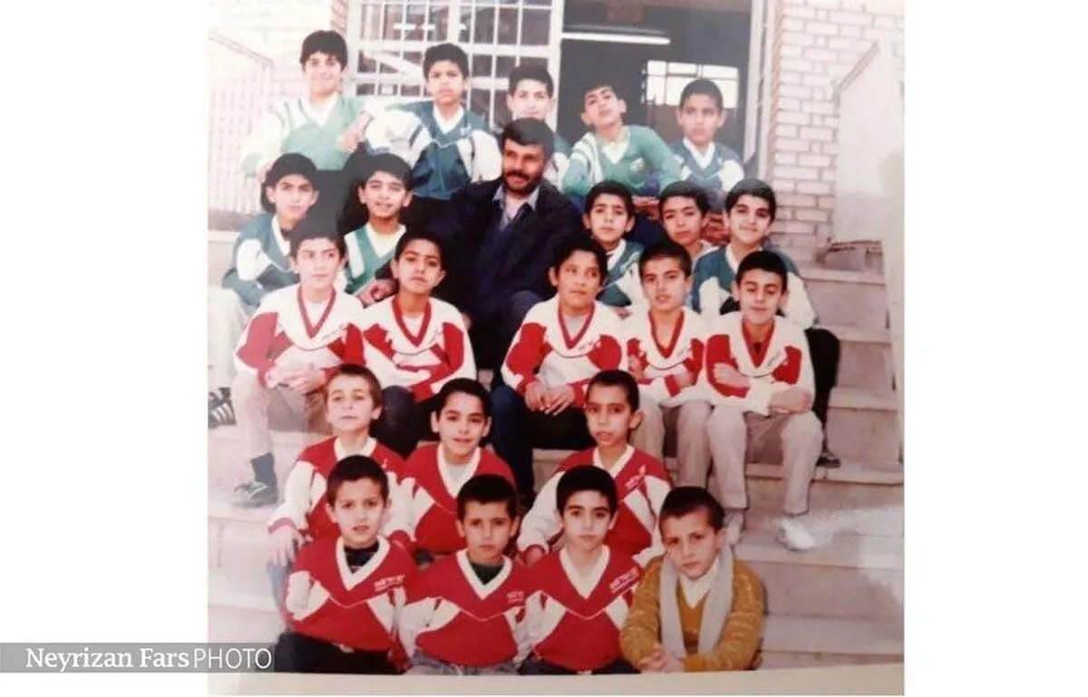 گروه سرود مدرسه شاهد نی‌ریز سال ۱۳۷۱ خورشیدی (32 سال پیش)