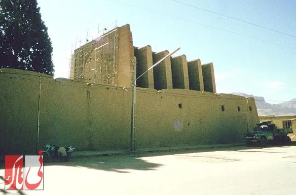 مسجد جامع کبیر نی&zwnj;ریز از نمای دوربین یک جهانگرد اروپایی