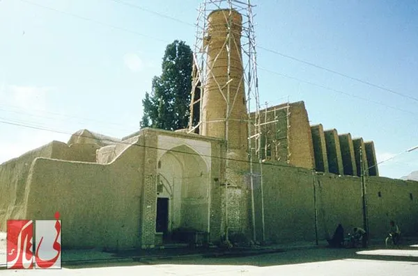 مسجد جامع کبیر نی&zwnj;ریز از نمای دوربین یک جهانگرد اروپایی